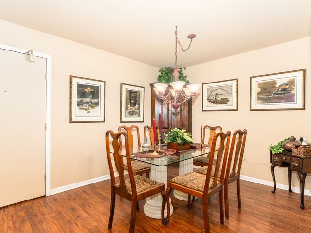 6106 Knoll Valley Drive 102, Willowbrook, IL 60527