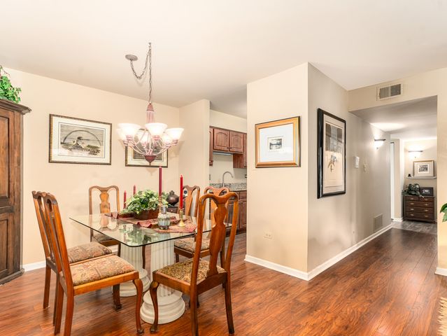 6106 Knoll Valley Drive 102, Willowbrook, IL 60527