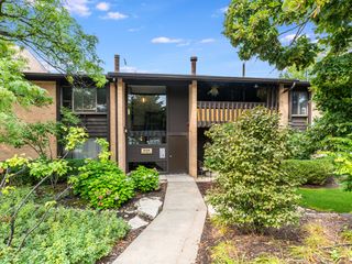 6106 Knoll Valley Drive 102, Willowbrook, IL 60527