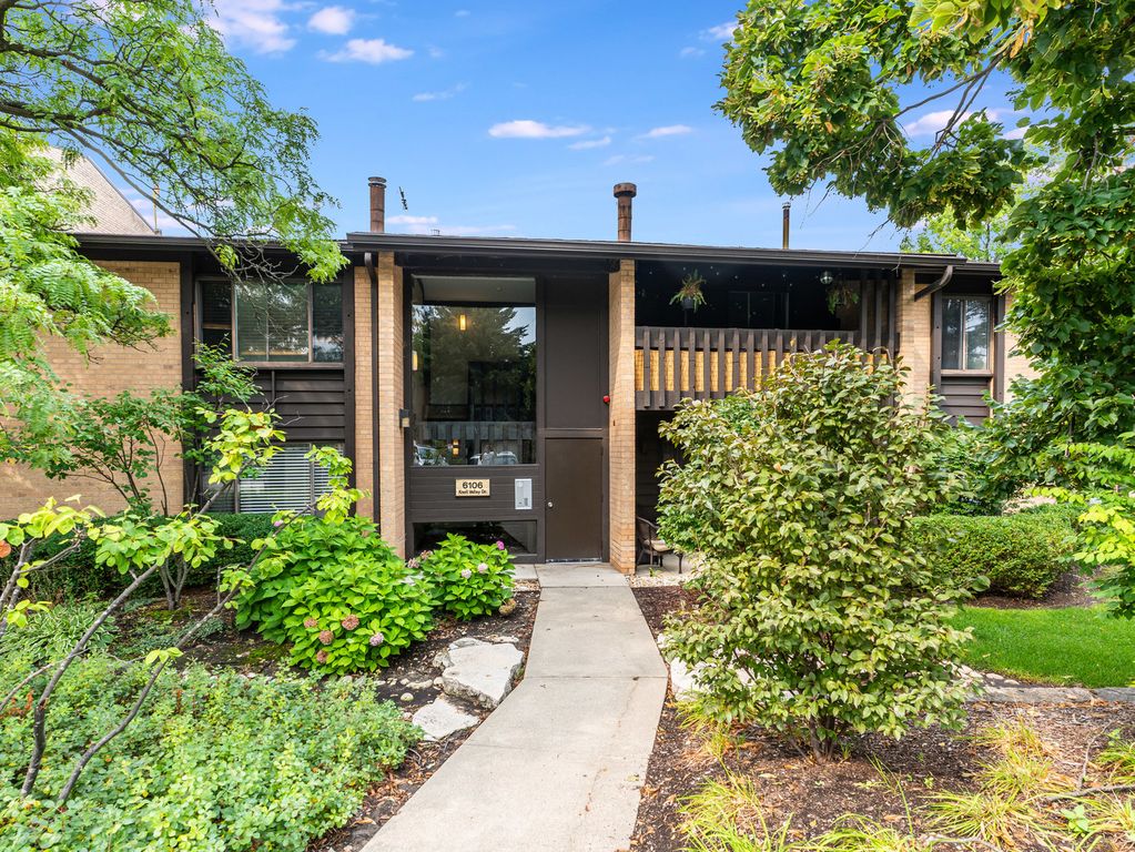 6106 Knoll Valley Drive 102, Willowbrook, IL 60527
