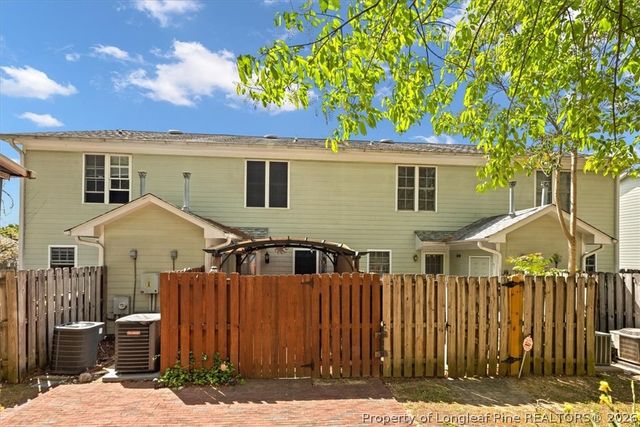 421 Cityview Lane, Fayetteville, NC 28301