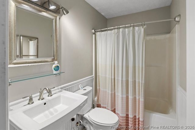 421 Cityview Lane, Fayetteville, NC 28301