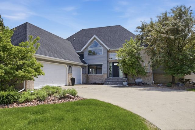 2826 28th Avenue S, Fargo, ND 58103