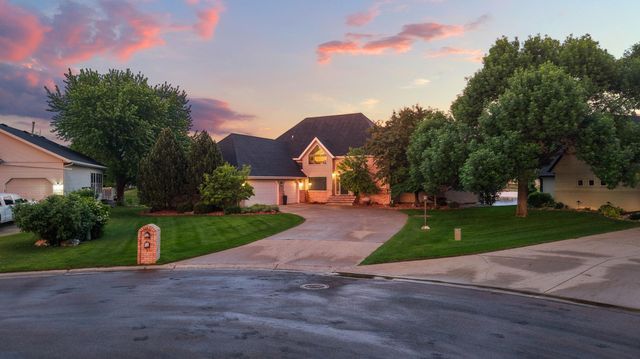 2826 28th Avenue S, Fargo, ND 58103