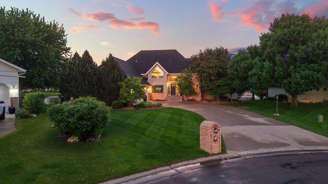 2826 28th Avenue S, Fargo, ND 58103