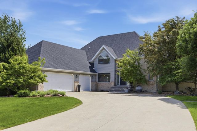 2826 28th Avenue S, Fargo, ND 58103