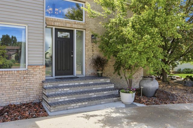 2826 28th Avenue S, Fargo, ND 58103