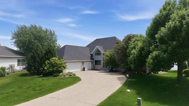 2826 28th Avenue S, Fargo, ND 58103