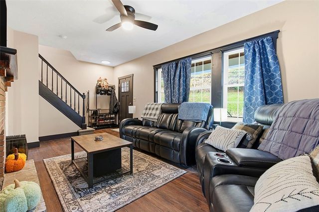 212 Parkfield St, Carrick, PA 15210