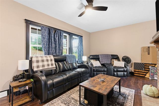 212 Parkfield St, Carrick, PA 15210