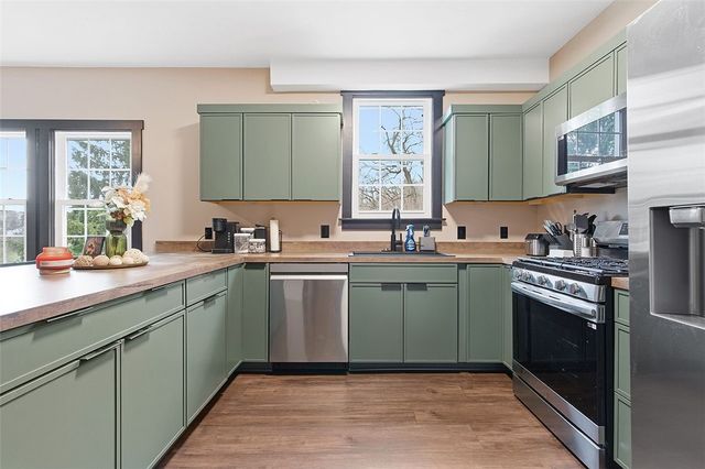 212 Parkfield St, Carrick, PA 15210