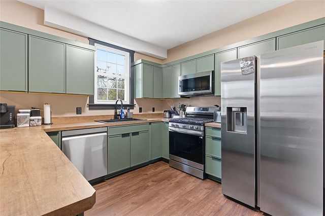 212 Parkfield St, Carrick, PA 15210