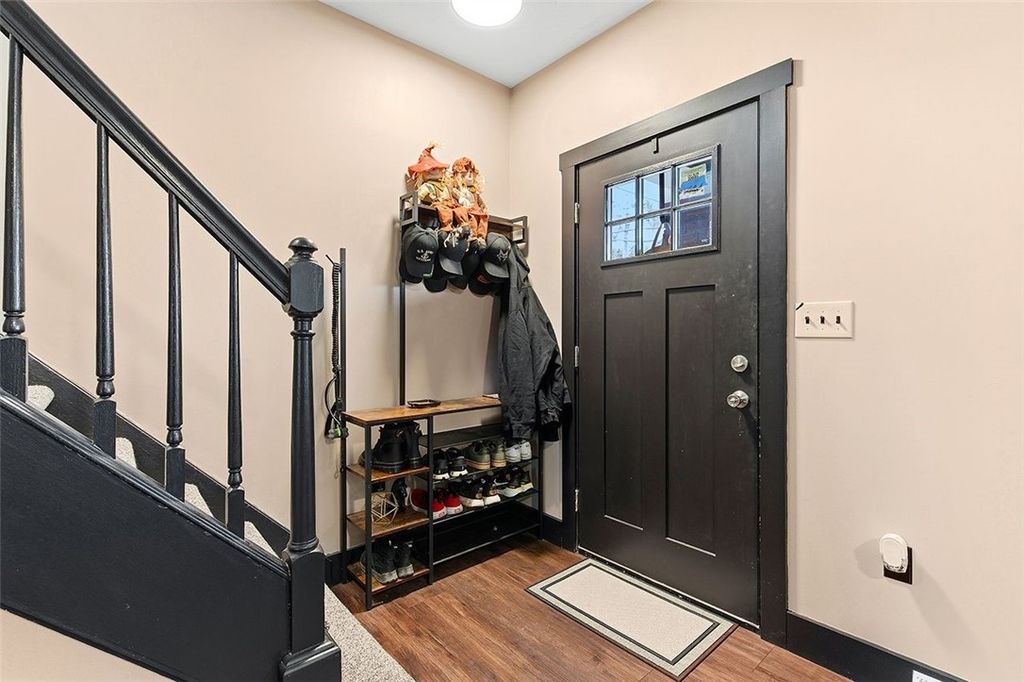 212 Parkfield St, Carrick, PA 15210