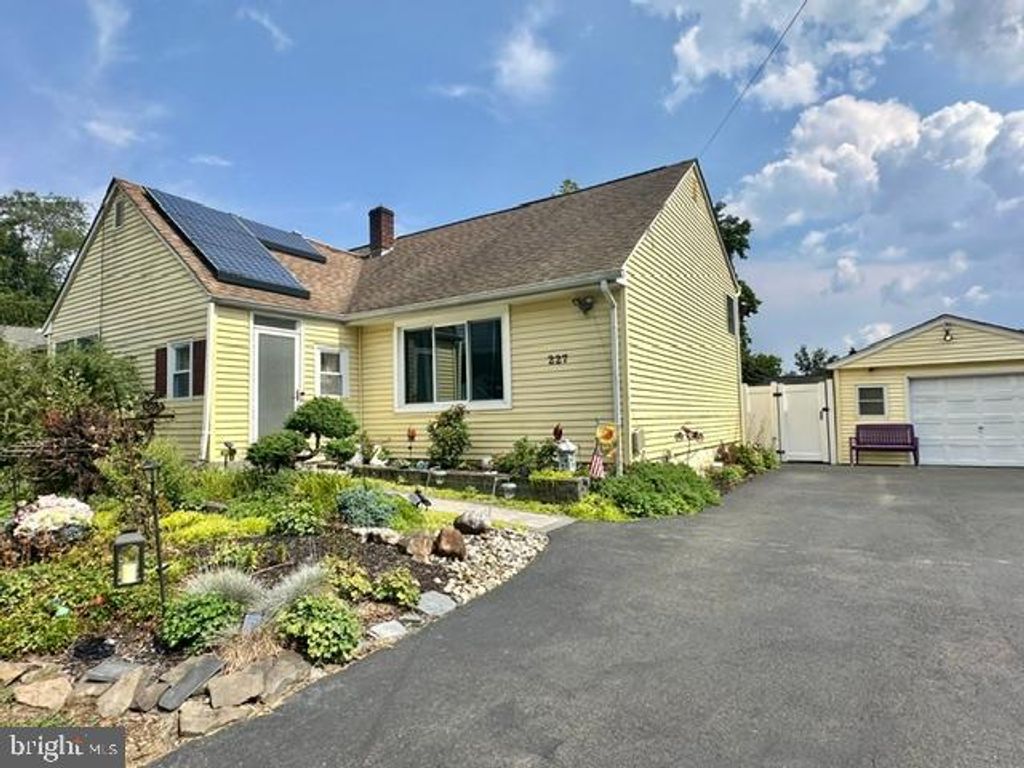 227 OLD STAGE RD, Spotswood, NJ 08884