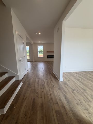 1417 Charles Dr, Chapel Hill, TN 37034