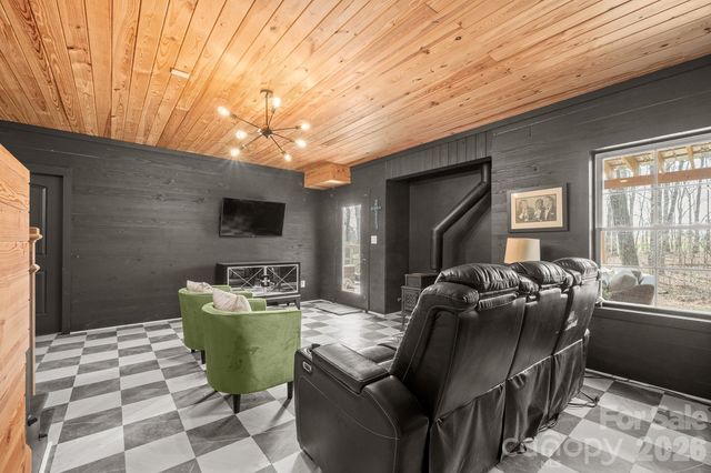 160 Mullis Road, Harmony, NC 28634