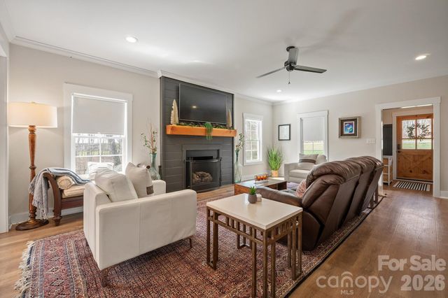 160 Mullis Road, Harmony, NC 28634