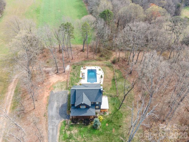 160 Mullis Road, Harmony, NC 28634