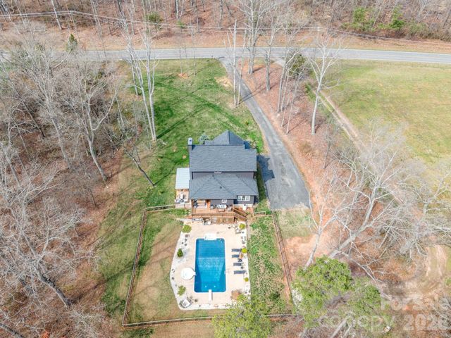 160 Mullis Road, Harmony, NC 28634