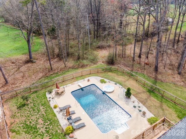 160 Mullis Road, Harmony, NC 28634