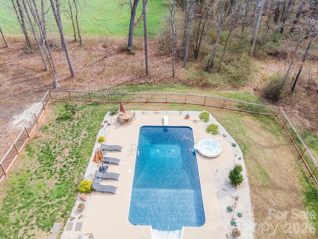 160 Mullis Road, Harmony, NC 28634