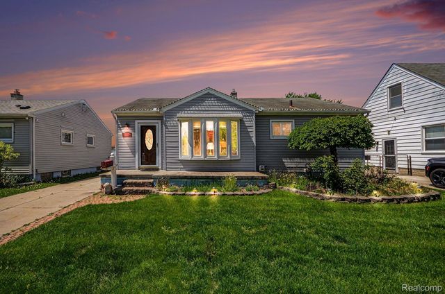 29217 Dembs Drive, Roseville, MI 48066