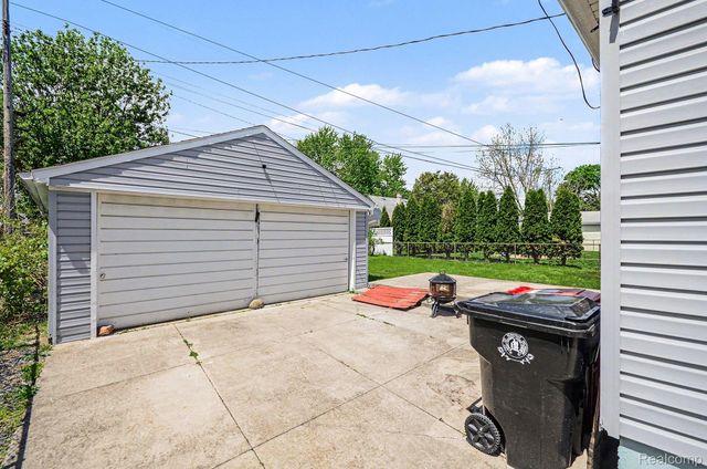 29217 Dembs Drive, Roseville, MI 48066