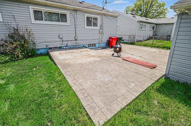 29217 Dembs Drive, Roseville, MI 48066