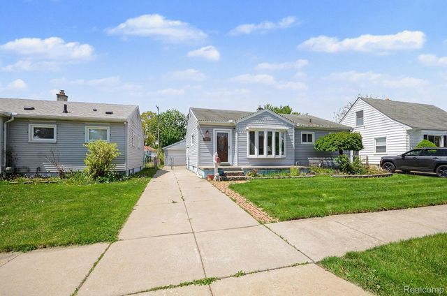 29217 Dembs Drive, Roseville, MI 48066