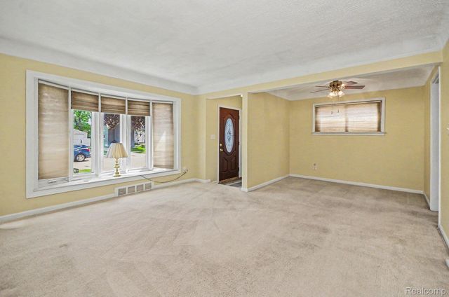 29217 Dembs Drive, Roseville, MI 48066