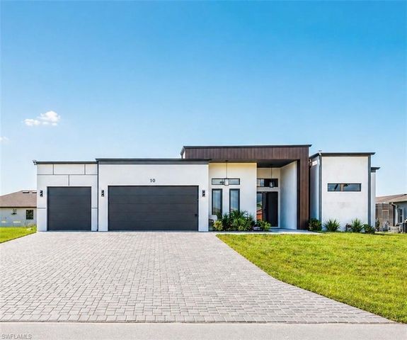 10 SW 33rd PL, Cape Coral, FL 33991