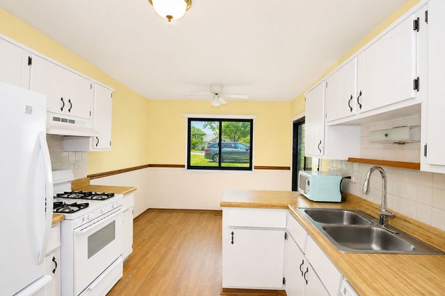 234 Deerpath Court D1, Schaumburg, IL 60193