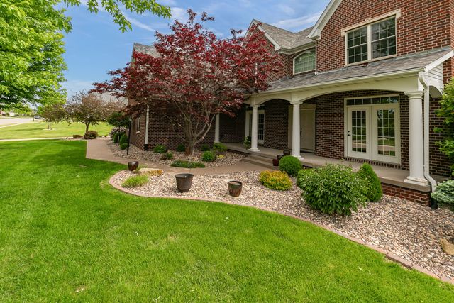 5091 PIGEON CREEK Trail, Bettendorf, IA 52722