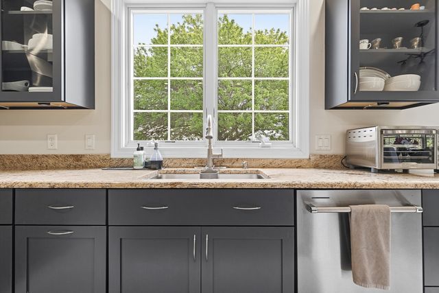 5091 PIGEON CREEK Trail, Bettendorf, IA 52722