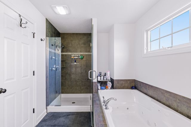 5091 PIGEON CREEK Trail, Bettendorf, IA 52722