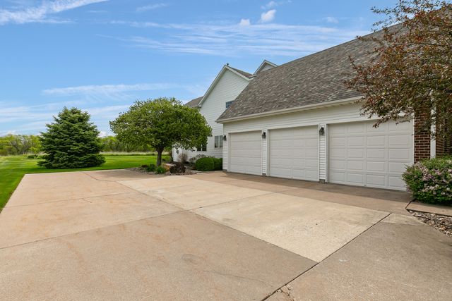 5091 PIGEON CREEK Trail, Bettendorf, IA 52722