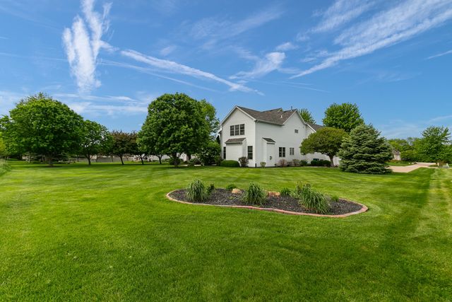 5091 PIGEON CREEK Trail, Bettendorf, IA 52722
