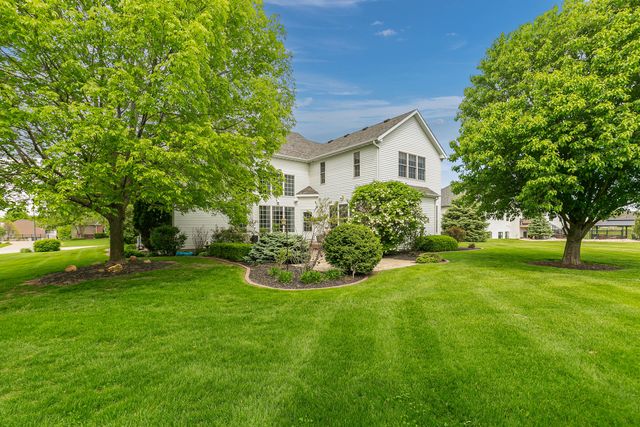 5091 PIGEON CREEK Trail, Bettendorf, IA 52722