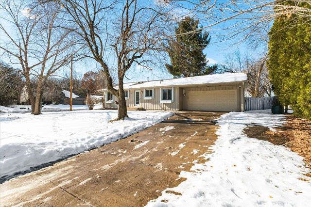 196 Cottonwood Court, Stillwater, MN 55082