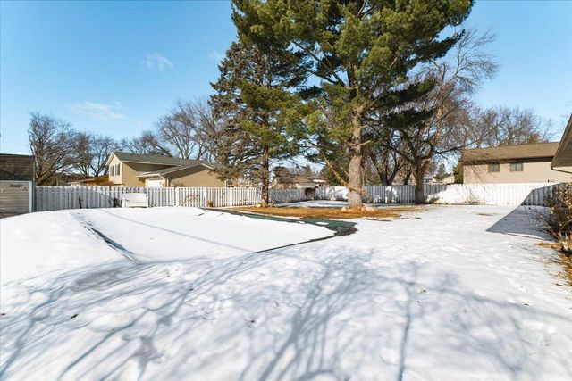 196 Cottonwood Court, Stillwater, MN 55082