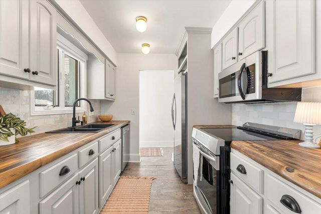 196 Cottonwood Court, Stillwater, MN 55082