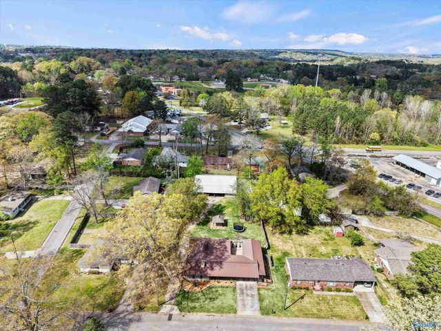 303 Wheeler Street NW, Hartselle, AL 35640