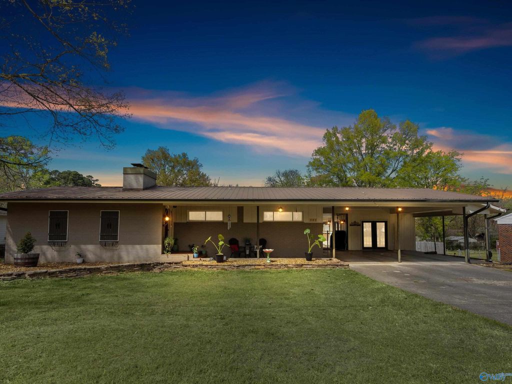 303 Wheeler Street NW, Hartselle, AL 35640