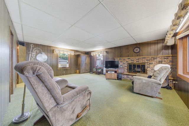 W160N9756 Colonial DRIVE, Germantown, WI 53022