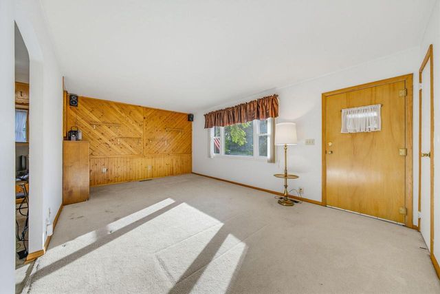 W160N9756 Colonial DRIVE, Germantown, WI 53022