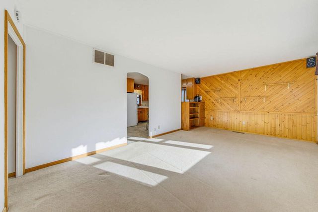 W160N9756 Colonial DRIVE, Germantown, WI 53022