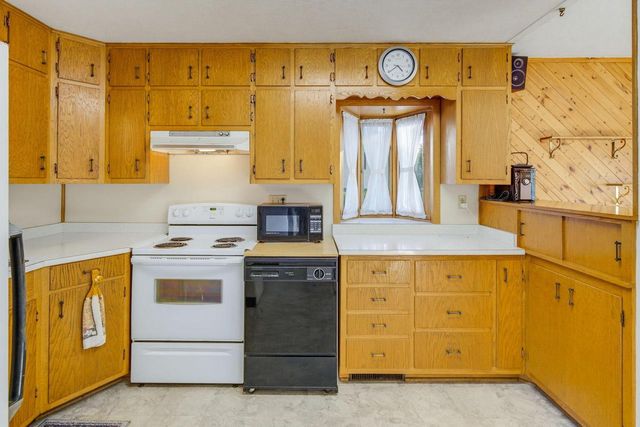 W160N9756 Colonial DRIVE, Germantown, WI 53022
