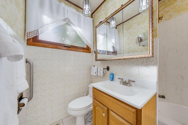 W160N9756 Colonial DRIVE, Germantown, WI 53022