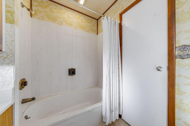 W160N9756 Colonial DRIVE, Germantown, WI 53022