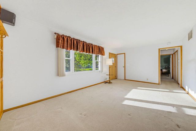 W160N9756 Colonial DRIVE, Germantown, WI 53022